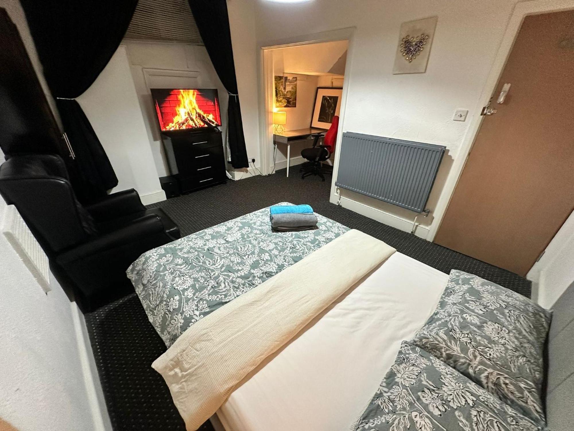 Whitechapel Station Rooms R1 Londyn Zewnętrze zdjęcie