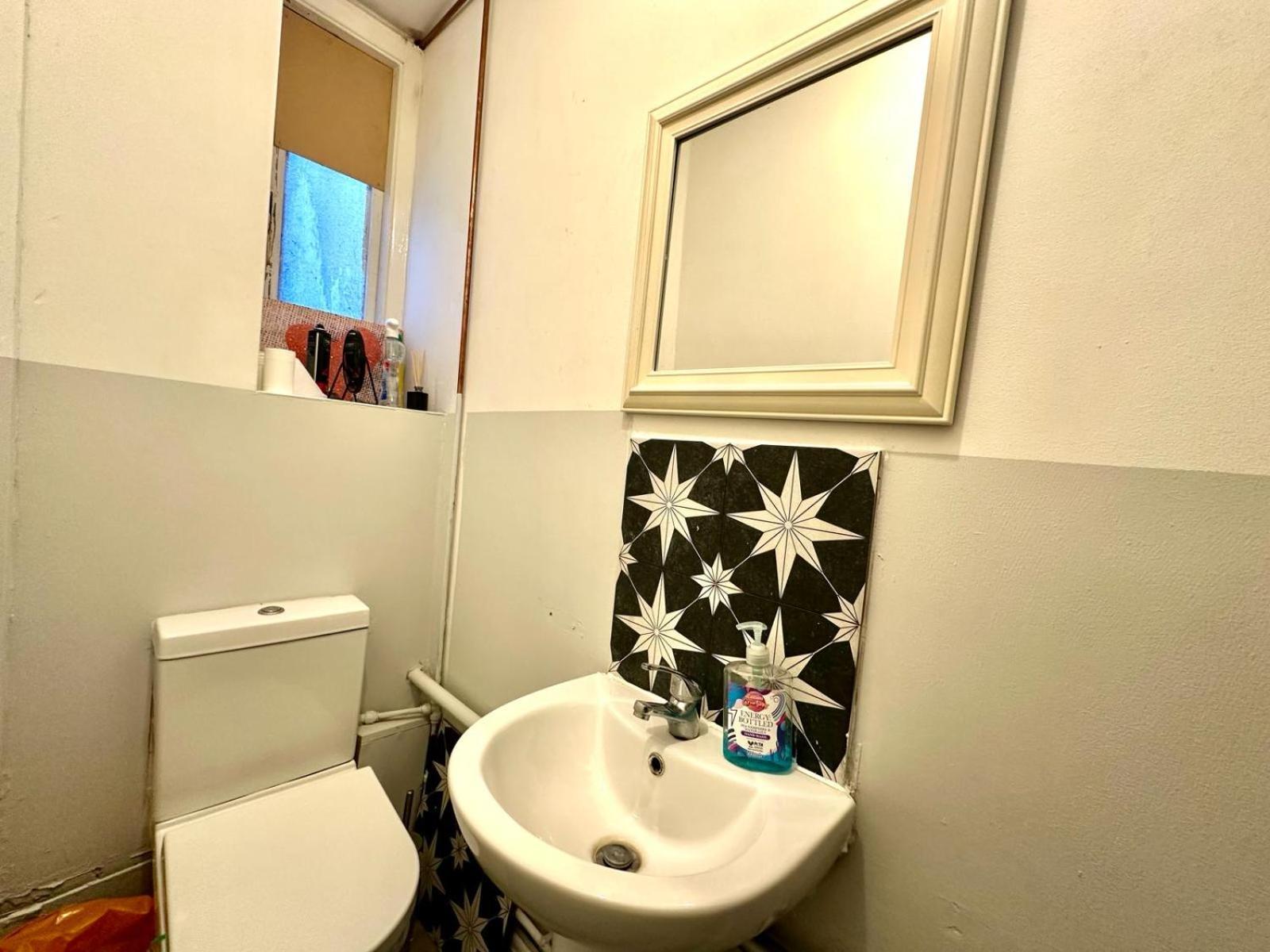 Whitechapel Station Rooms R1 Londyn Zewnętrze zdjęcie